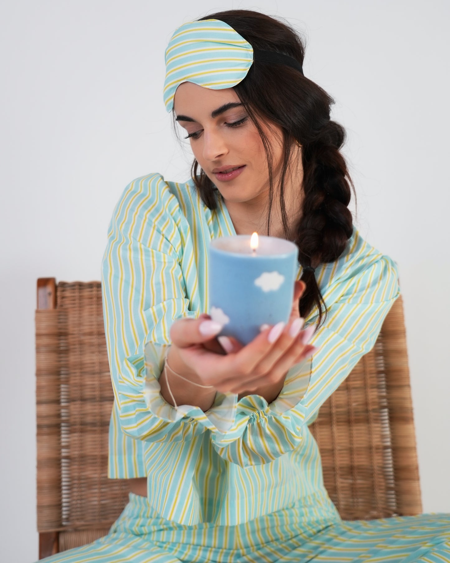 VASO DE CERÁMICA CON VELA DE SOJA NATURAL.