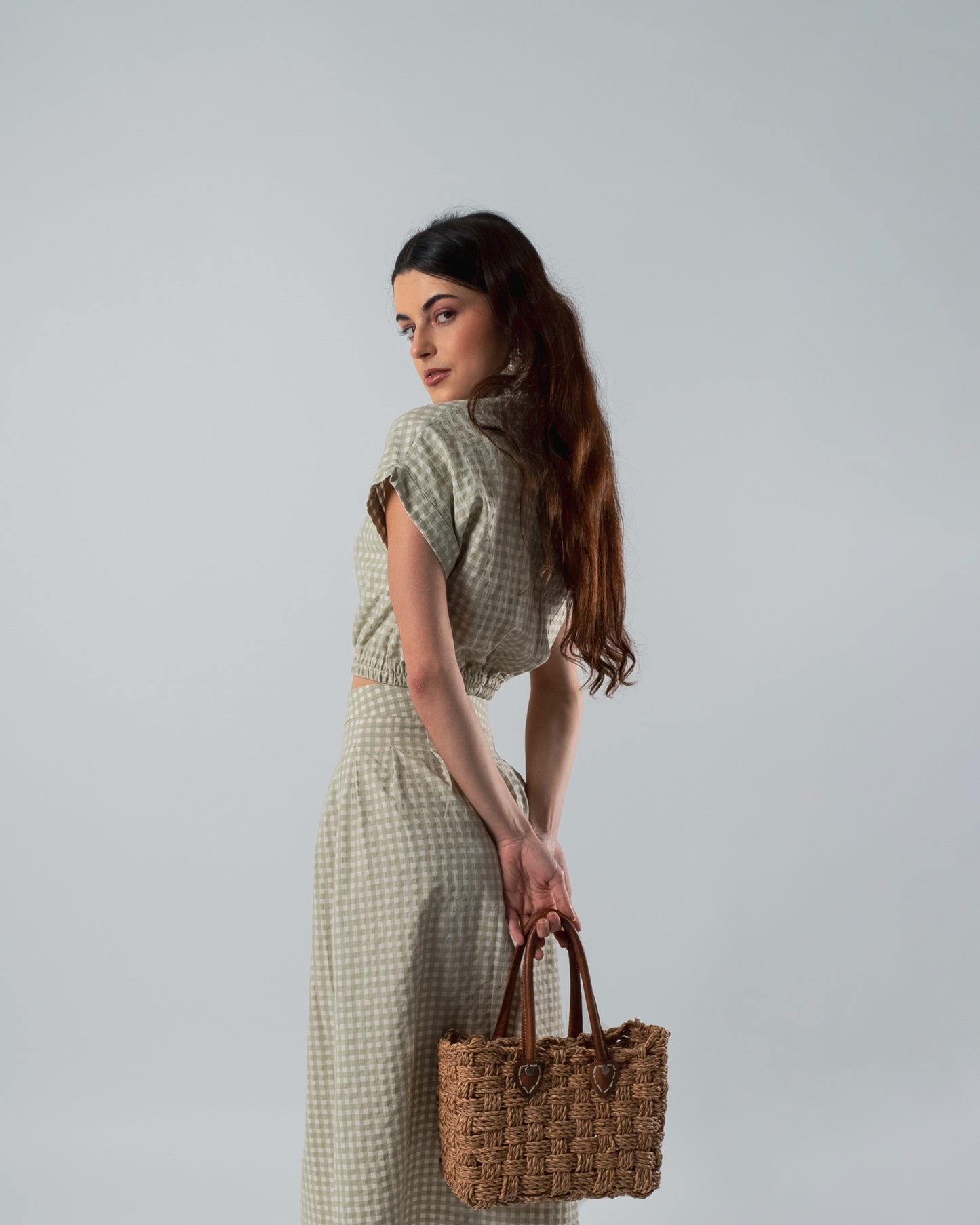 Pleated Skirt with Green and Vanilla Gingham Print, Paired with a Crop Top Featuring an Elastic Waistband and Ruffled Neckline