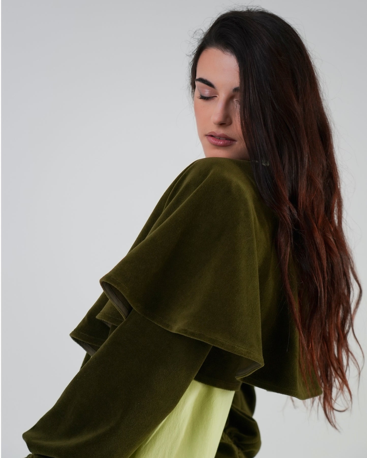 Capa stellata — terciopelo, color verde caqui